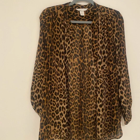 H&M cheetah print button down blouse - Picture 12 of 13